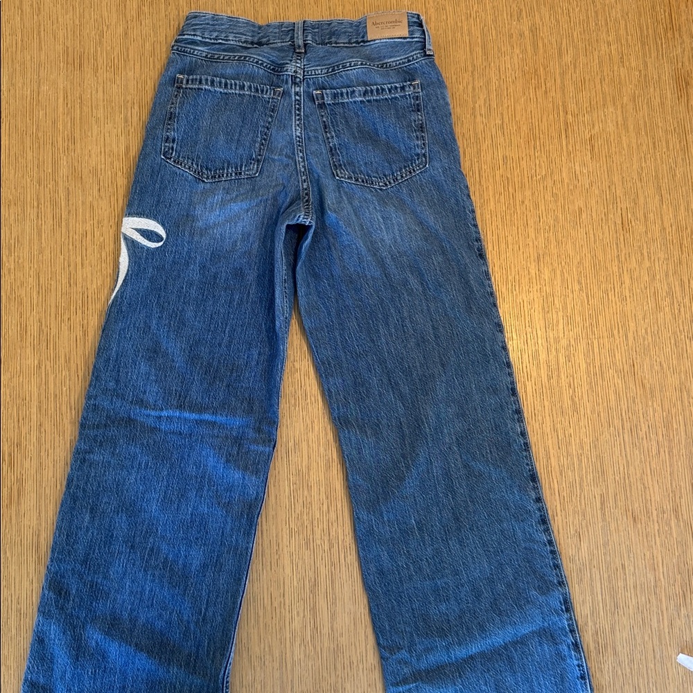 abercrombie kids - High Rise Ultra Wide-Leg Jeans with White Bow Accent - Picture 4 of 9